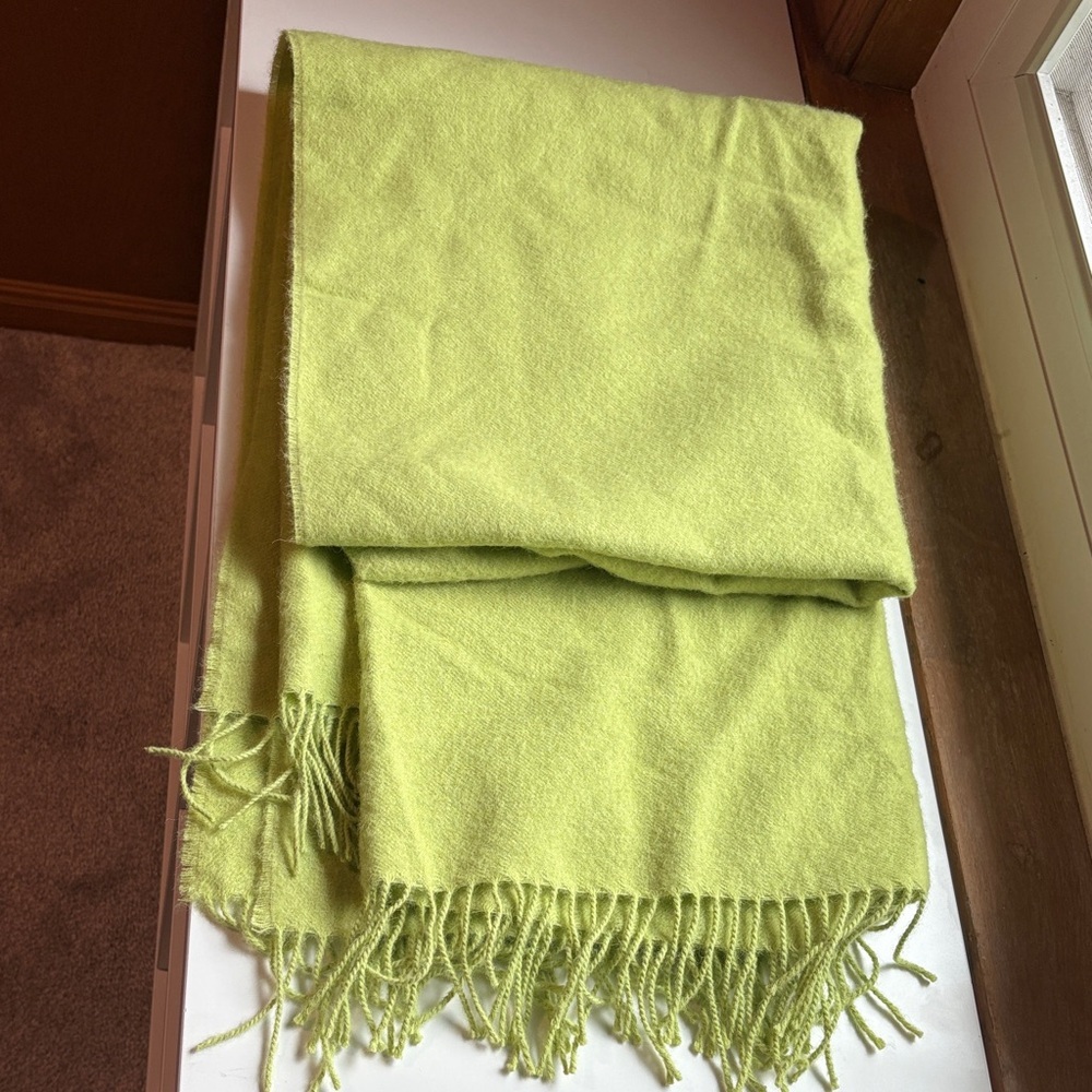 Alicia Adam’s Baby Alpaca 100% gimlet lime green throw made in Peru 51x71
